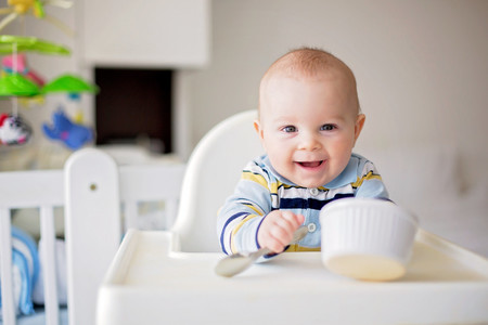 Por qué es tan importante "lo que no llevan" los primeros alimentos complementarios del bebé