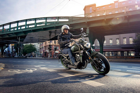 Kawasaki Vulcan S: una custom que estrena colores y horquilla de 41 mm para los mismos 64 CV