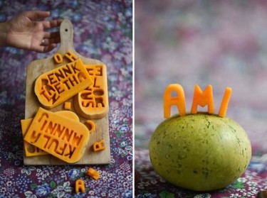 Letras de calabaza para ubicar a tus invitados en la mesa de Halloween