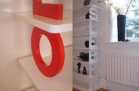 El nombre de tu hijo en una estantería