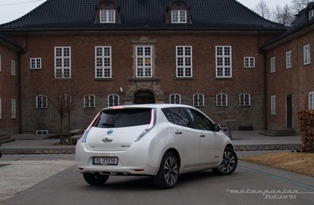 Nissan LEAF 2013 presentación en Oslo 03