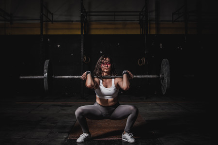 Si se te resisten los thrusters de CrossFit, estos tres ejercicios te preparan para ellos