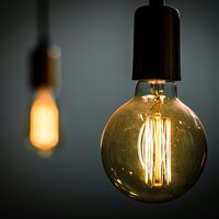 Las tarifas de la luz más baratas para empezar abril de 2026 ahorrando: así queda la PVPC con respecto al mercado libre  