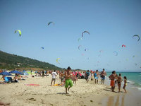Tarifa: arena blanca, windsurf y campings