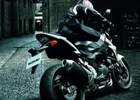 Suzuki GSR 750 presentada a la prensa