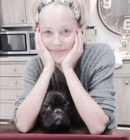 Sharon Stone, a cara lavada y de lo más feliz