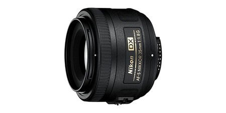 Si te va el retrato y tienes una Nikon, el AF-S DX Nikkor 35mm f/1.8 es tu objetivo por sólo 157 euros en eBay