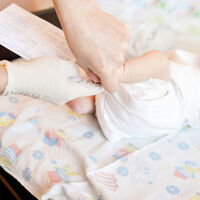 La música alivia a los recién nacidos: una nana de Mozart reduce el dolor del pinchazo en la prueba del talón  