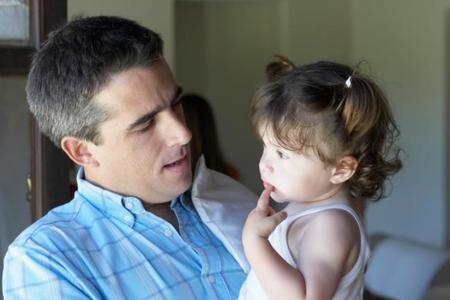 ¿Le hablas en otro idioma a tus hijos? La pregunta de la semana