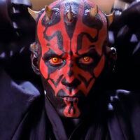"¿Por qué me pagas esta miseria, George?". Dice que no hay rencor, pero la voz de Darth Maul en La Amenaza Fantasma se queda a gusto 
