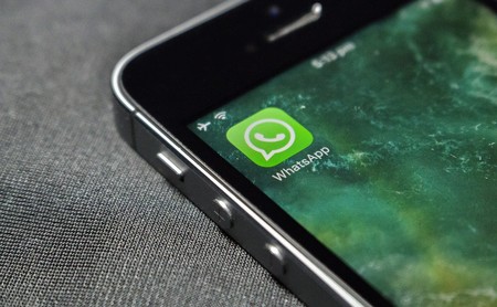 WhatsApp saca pecho por la limitación de reenvío: presume de una reducción del 70 % de los mensajes virales