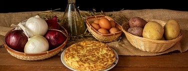 En 1599 alguien anotó cómo se hacían las tortillas en España. Y zanja de una vez el debate entre "con y sincebollistas"