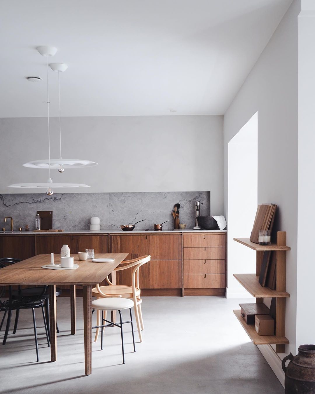 En esta cocina también se come. Diez ejemplos de cocinas comedor que