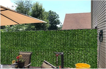 Cómo conseguir intimidad en tu terraza o balcón: ideas bonitas que también decoran