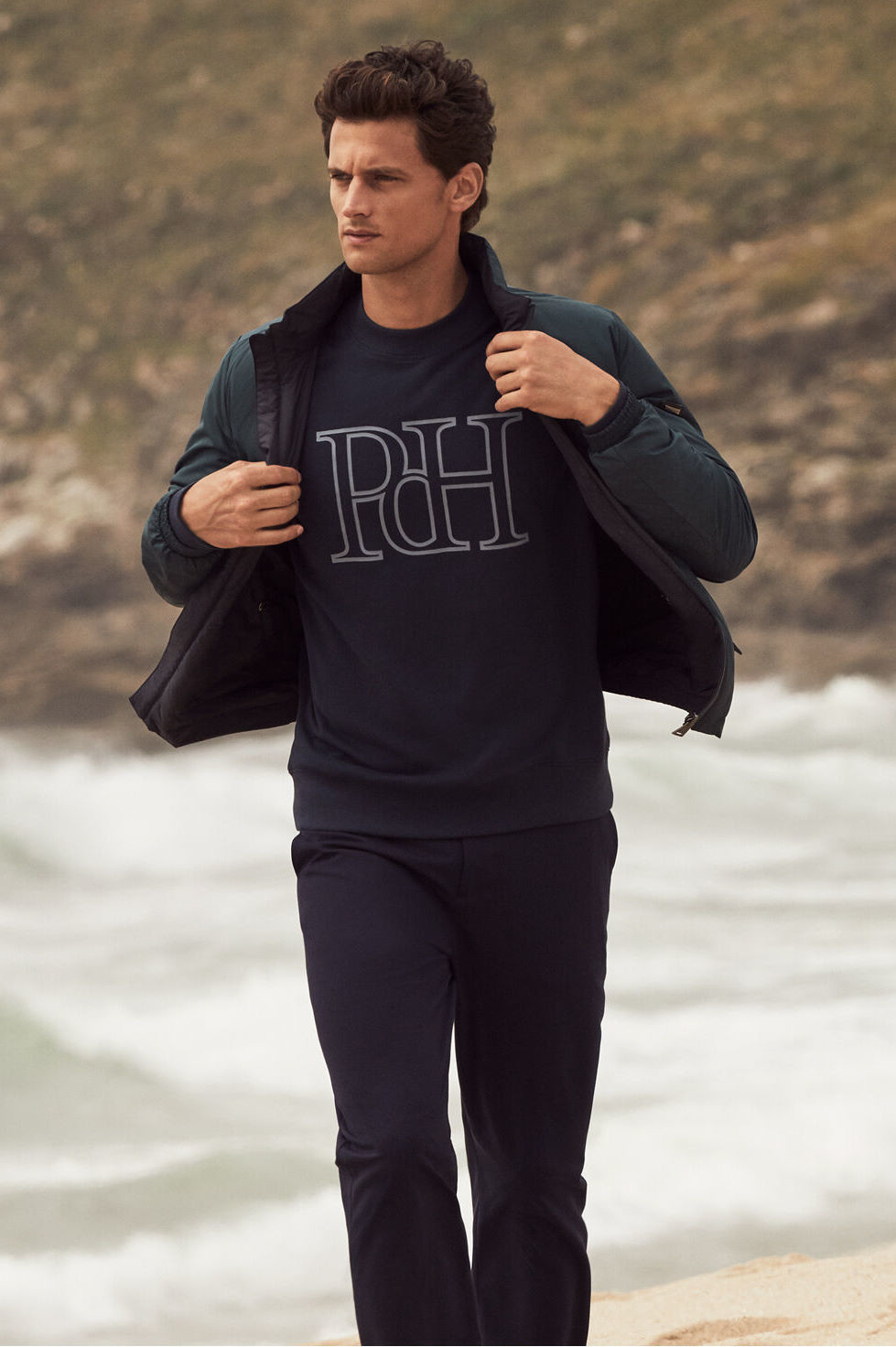 Pedro del hierro conecta con los colores de la tierra en su colección