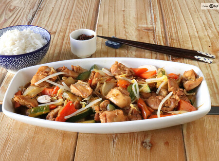 Receta de chop suey de pollo, el guiso de pollo y verduras que lleva cien años triunfando en los restaurantes chinos