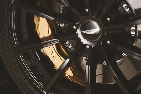 Aston Martin Vantage Roadster A3 2021 014