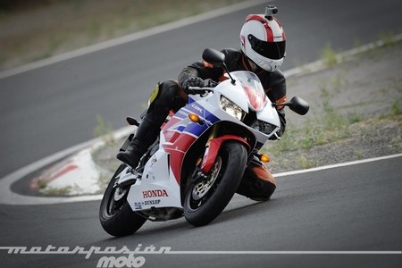 El Dunlop SportSmart² ya está disponible para las Ducati Streetfighter 848 y 899 Panigale
