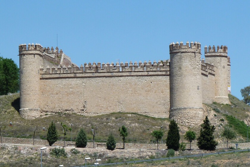 España lleva años preguntándose qué diablos hacer con el castillo de los tricornios . El turismo ha salido en su ayuda