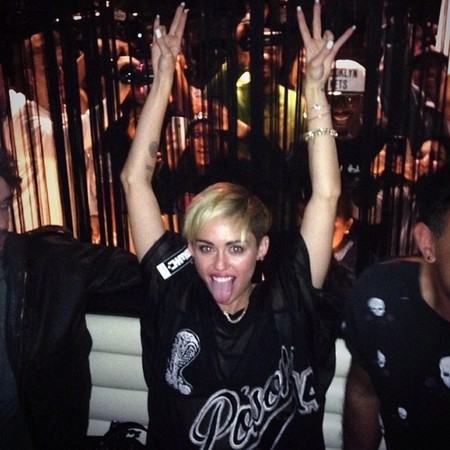 Miley Cyrus + escenario + Robin Thicke. Miedo