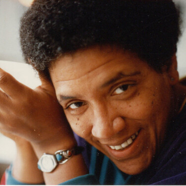 Audre Lorde, poeta, en 1981: "No soy libre mientras otra mujer no lo sea, aunque sus cadenas sean muy diferentes a las mías" 