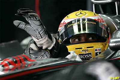 Hamilton por delante de un impresionante Webber