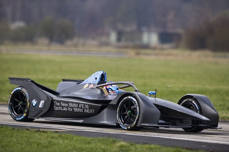 BMW iFE.18 es el primer coche de carreras 100% eléctrico de BMW y ya está listo para la Fórmula E 2019