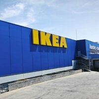 Ikea tiene rebajado en su outlet este expositor de libros o revistero, fácil de montar y que es perfecto para la habitación 