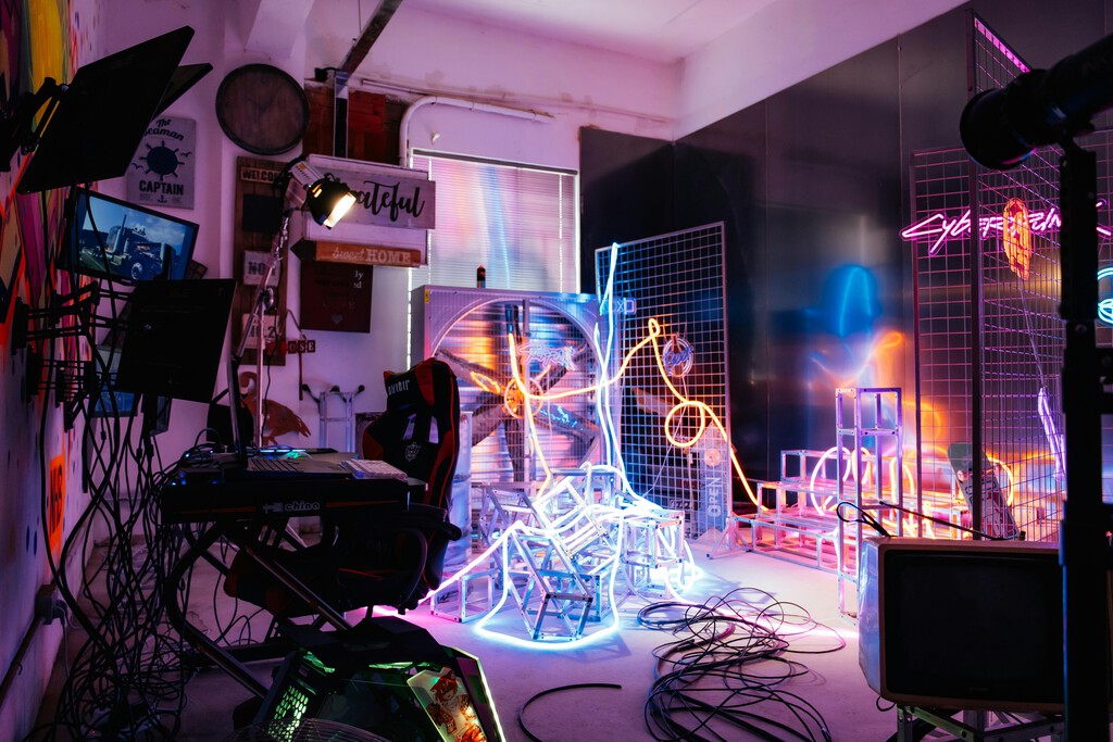 
Adiós a los cables encima del escritorio: aumenta el espacio y mantén el orden con esta caja organizadora sin taladros 