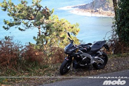 Aprilia Tuono V4 R APRC