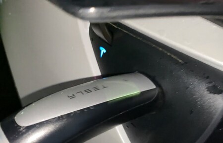 Secuestrado por un Supercargador de Tesla: la delirante historia del hombre que tardó 15 horas en poder seguir con su vida