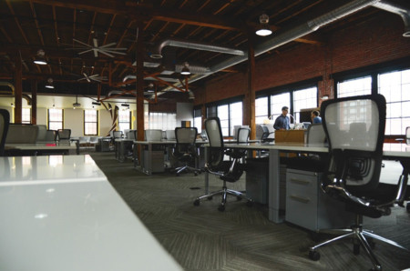 Oficinas abiertas y puestos rotativos: el compromiso entre la colaboración y la productividad