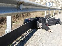 Cómo empeorar la situación de un guardarraíl; el culebrón continúa