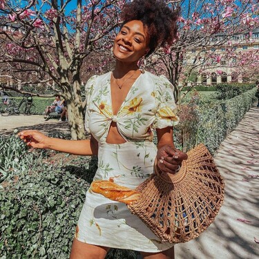 Cinco vestidos de flores de H&M que no necesitan más que un capazo y unas sandalias tipo pala para brillar 