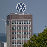 "Cerrar fábricas no es el camino". El canciller de Alemania se pone de parte de los trabajadores y critica las decisiones de Volkswagen