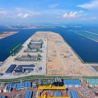 Singapur lleva años construyendo el puerto automatizado más grande y avanzado del mundo: es su baza para superar a Shanghái