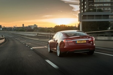 Tesla Model S 100000 1