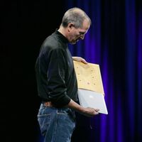 Steve Jobs asombró al mundo sacando un Mac de un sobre, pero costaba una fortuna. Apple está lista para repetir la magia... a precio de derribo