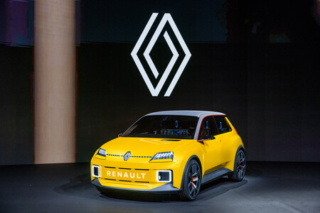 Renault se deshace de su trozo de pastel en Daimler para capear la crisis, pero mantiene los lazos con los alemanes