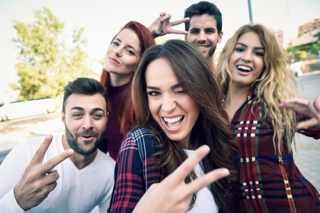 Apple quiere dejar que nos hagamos selfies grupales sin estar juntos para respetar el distanciamiento social