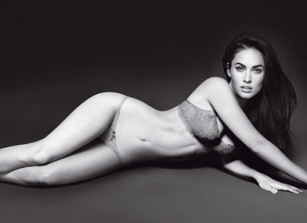 Megan Fox posa ardiente para Armani, ¡primeras fotos!