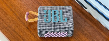 Esta bocina de JBL es tan portátil que cabe en la palma de tu mano, y hoy es una de las más vendidas por esta brutal rebaja 