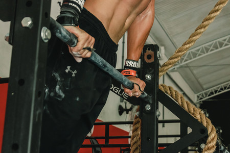 Cinco ejercicios de CrossFit para los que solo necesitas una barra