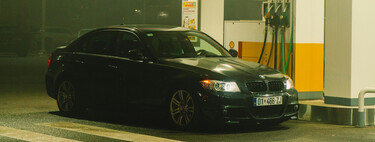 Echar gasolina a la alemana: el truco para ahorrar en combustible que usan en Francia y que no sirve para nada