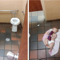 "Me estoy enfermando de tener que cambiar a mi hija en un piso repugnante": un padre exige ya cambiadores en los baños de hombres