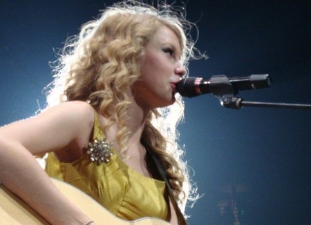 Taylor Swift va de abuela cebolleta: ¿también tendrá reuma?