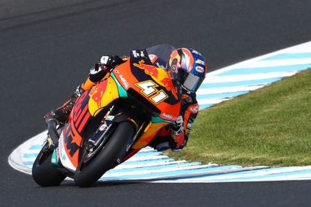 Brad Binder plasma el dominio de KTM en Australia y complica el título para Álex Márquez