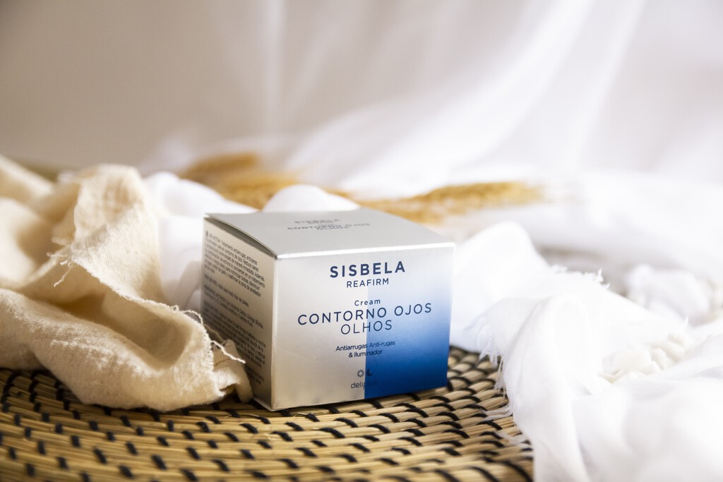 Mercadona tiene un contorno de ojos que no solo es low cost, sino que también es muy hidratante, reafirmante e iluminador 