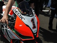 Posibles irregularidades en la Aprilia RSV4 de Max Biaggi vuelven a levantar las sospechas sobre la marca italiana