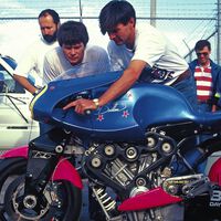 Se llamaba John Britten y con solo 40 años ya era el ingeniero de motos más influyente del mundo, pero la mala suerte nos privó de su revolución 